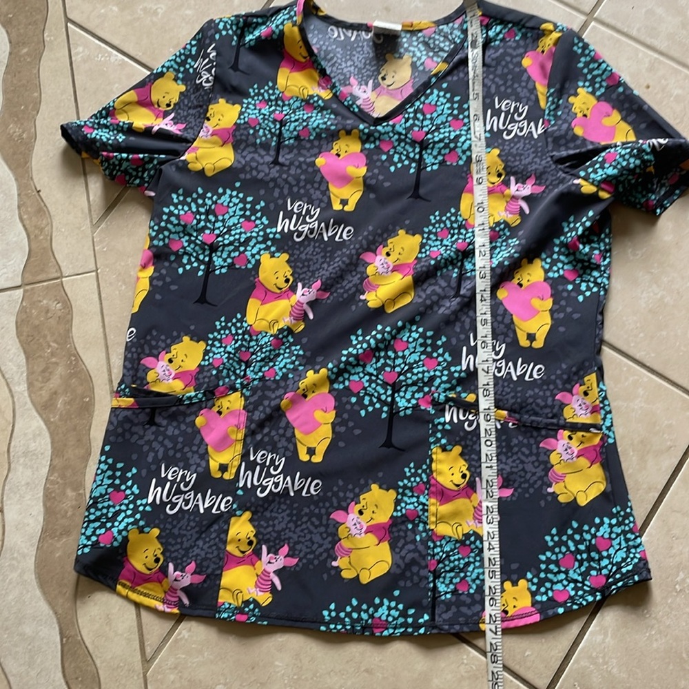 Disney Winnie the pooh, Very huggable scrub top M - Picture 3 of 6